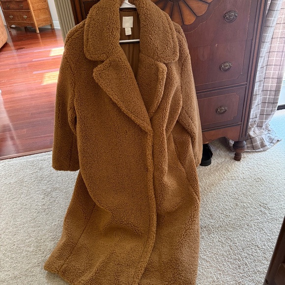 H&M Tan Teddy Jacket with Structured Shoulders and Modern Silhouette - Picture 2 of 3